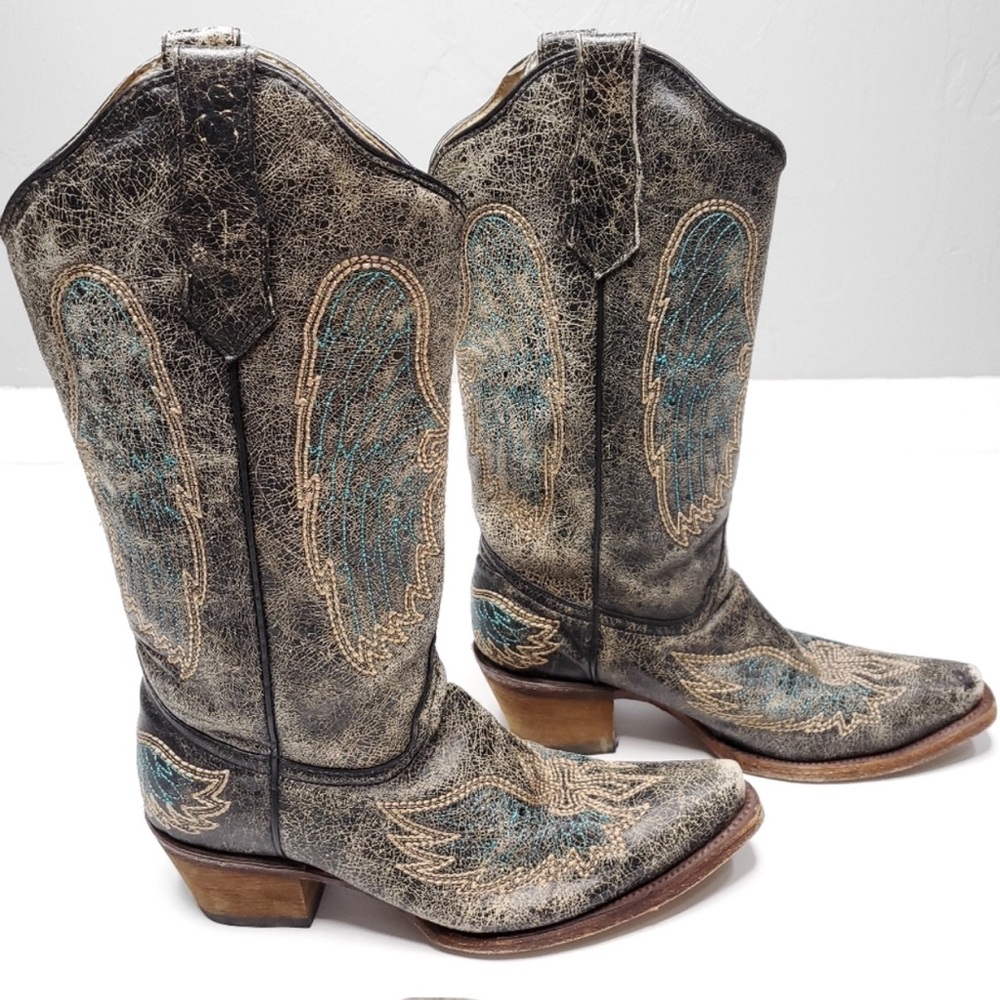 Circle g embroidered distressed snip toe boots